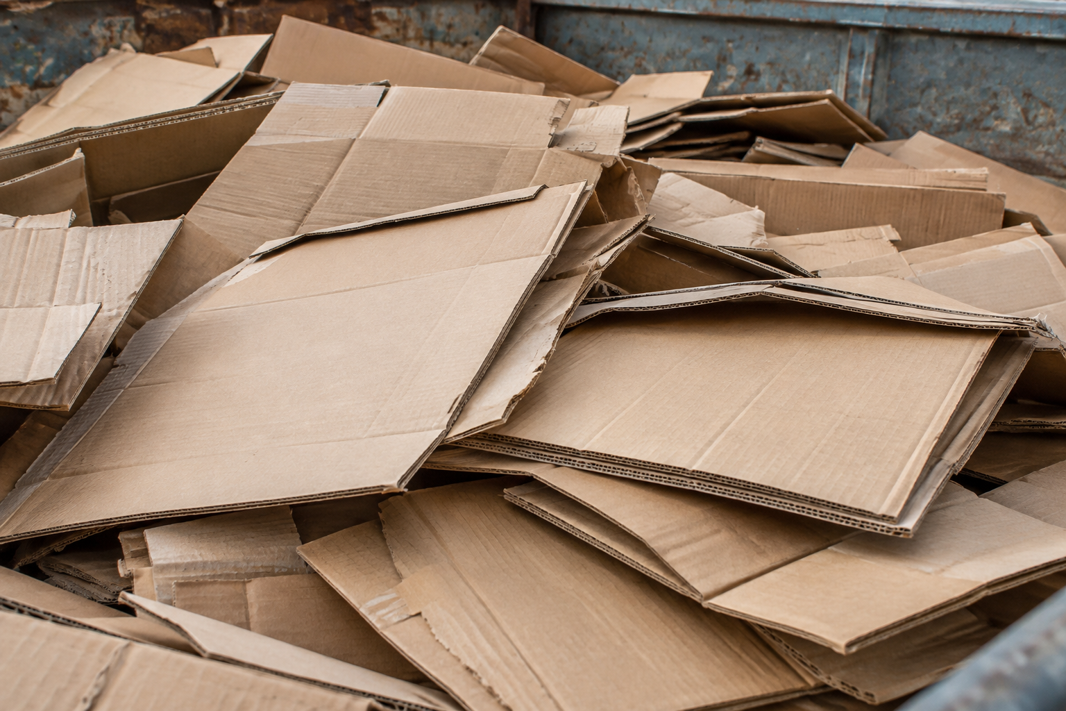 Illustration de cartons triés dans une benne
